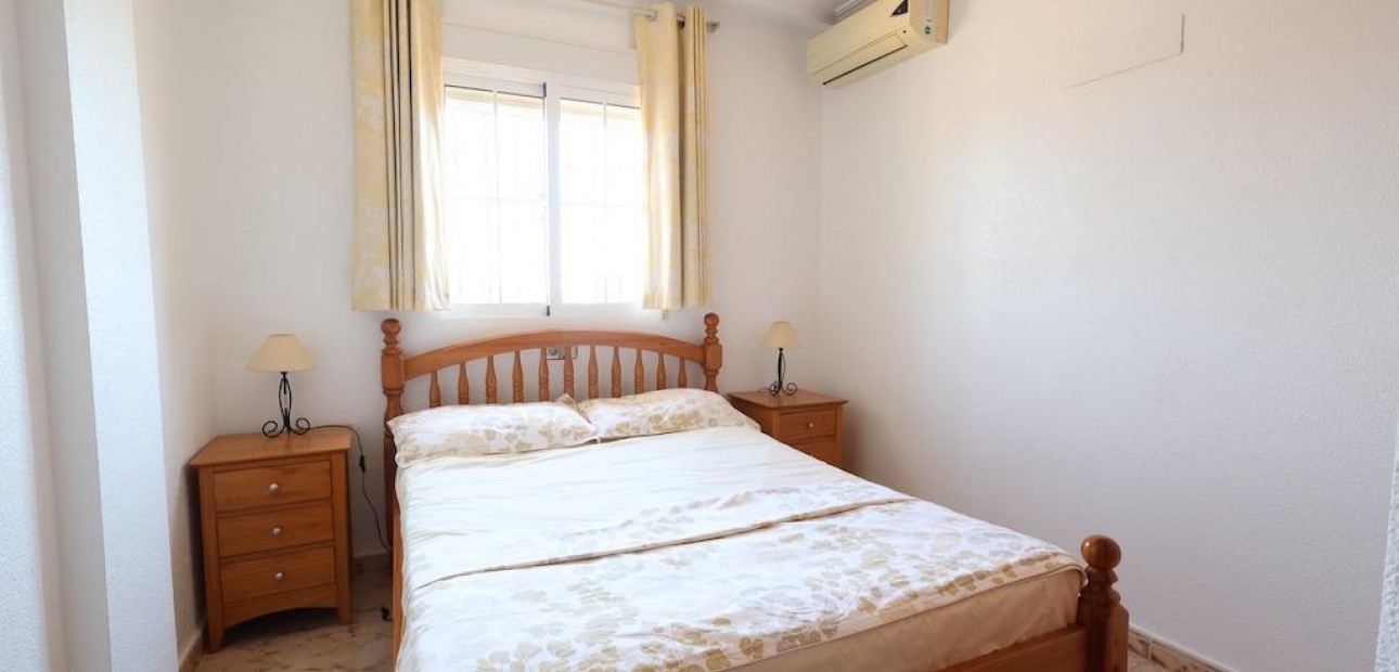 Sale - Terraced house -
Orihuela Costa - Montezenia