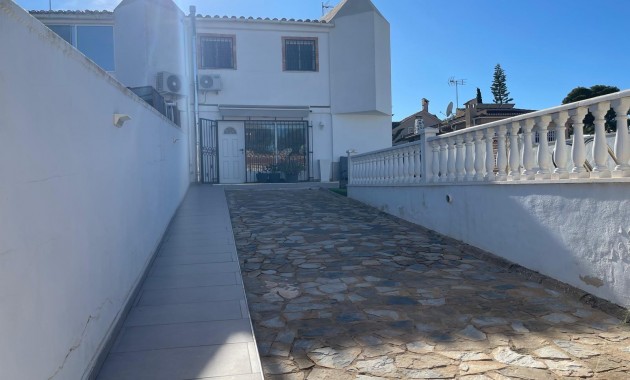 Sale - Villa -
Torrevieja - Los Balcones - Los Altos del Edén