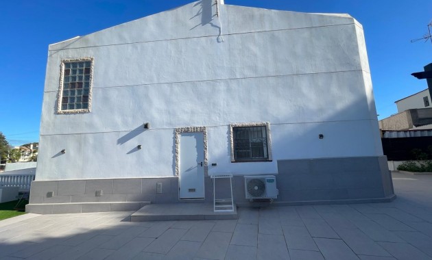 Sale - Villa -
Torrevieja - Los Balcones - Los Altos del Edén