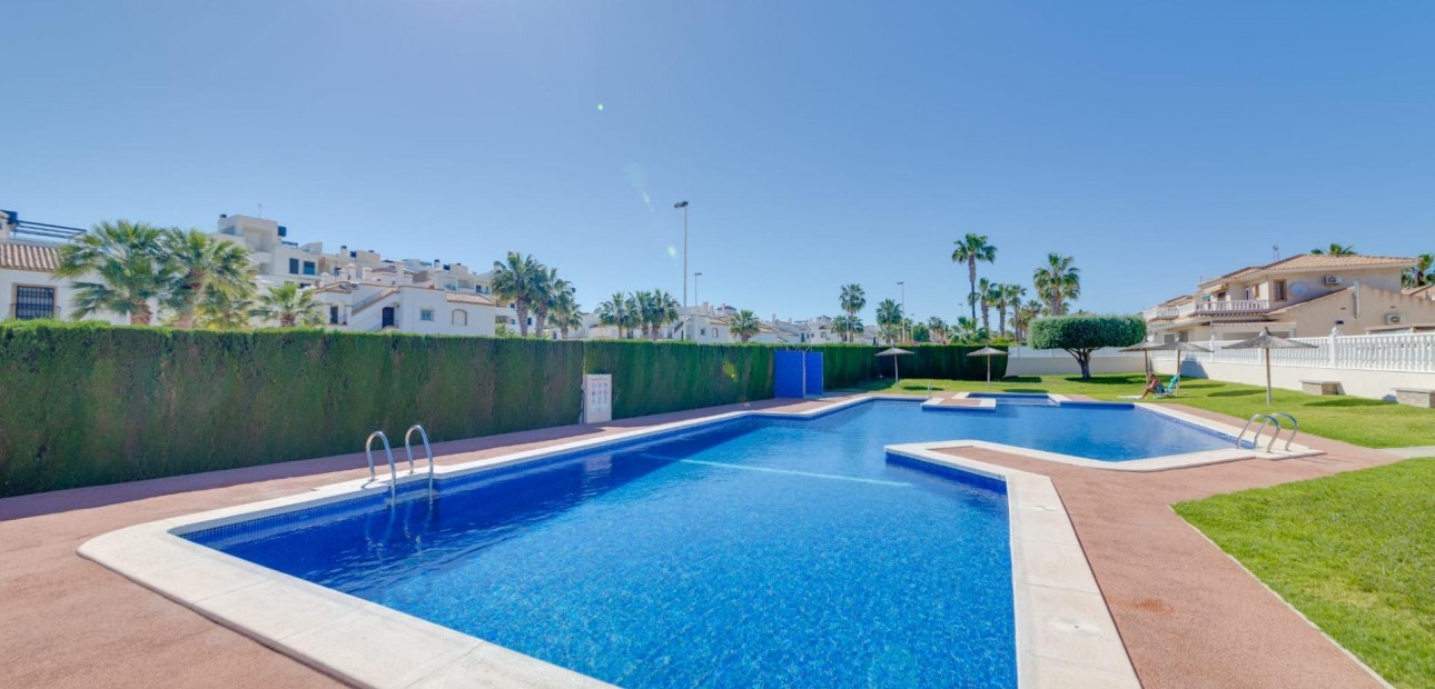 Sale - Bungalow -
Orihuela Costa - Montezenia