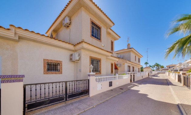 Sale - Bungalow -
Orihuela Costa - Montezenia