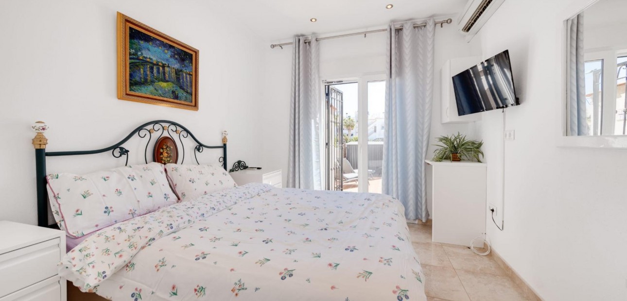 Sale - Bungalow -
Orihuela Costa - Montezenia