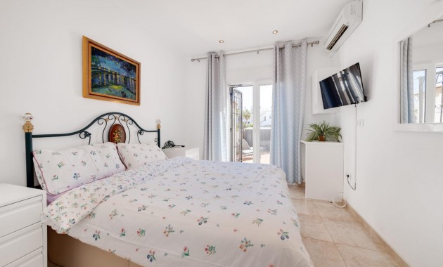 Sale - Bungalow -
Orihuela Costa - Montezenia