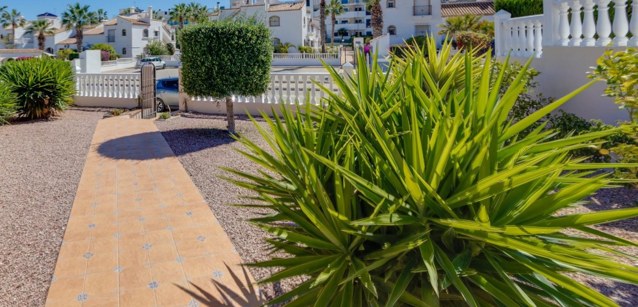 Sale - Bungalow -
Orihuela Costa - Montezenia