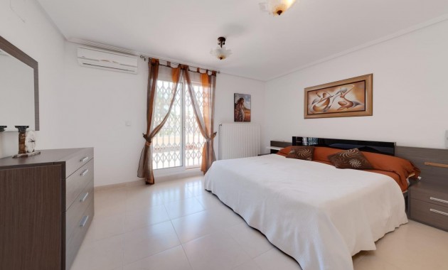 Sale - Villa -
Orihuela Costa - Punta Prima