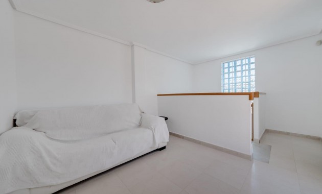 Sale - Villa -
Orihuela Costa - Punta Prima