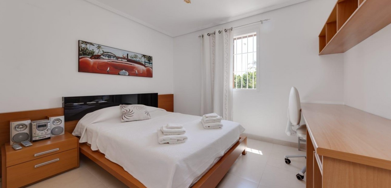 Sale - Villa -
Orihuela Costa - Punta Prima