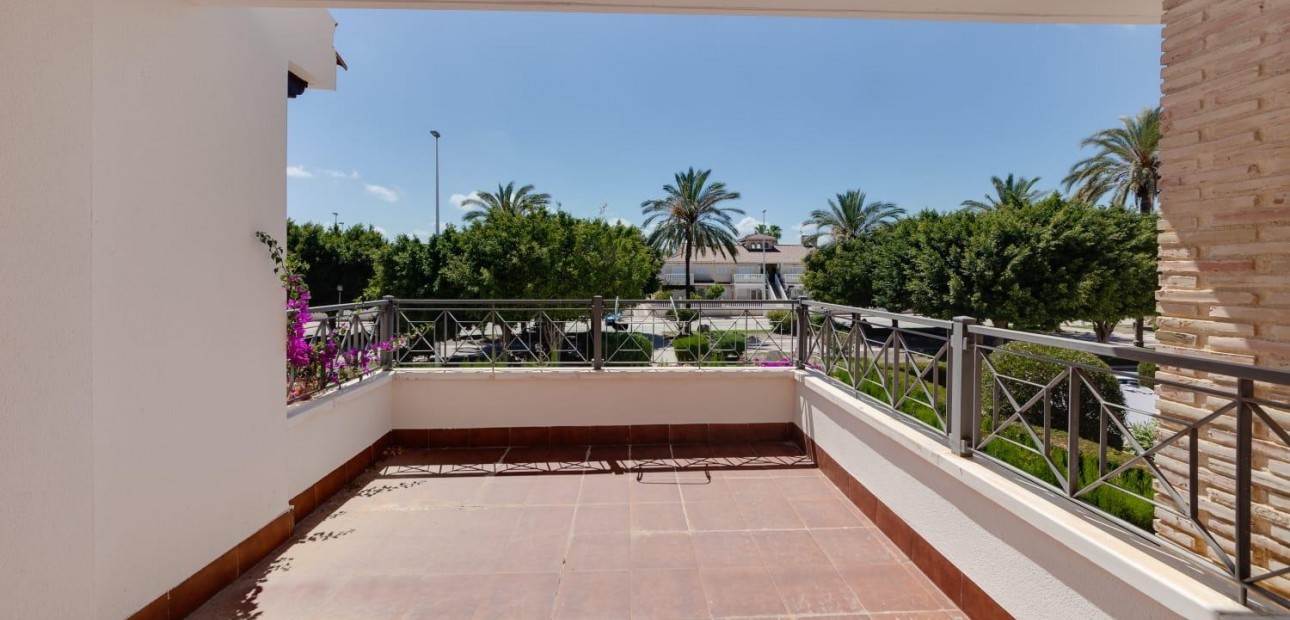 Sale - Villa -
Orihuela Costa - Punta Prima