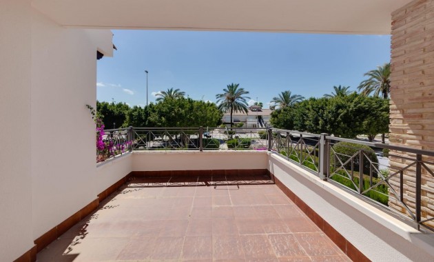 Sale - Villa -
Orihuela Costa - Punta Prima