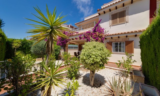 Sale - Villa -
Orihuela Costa - Punta Prima