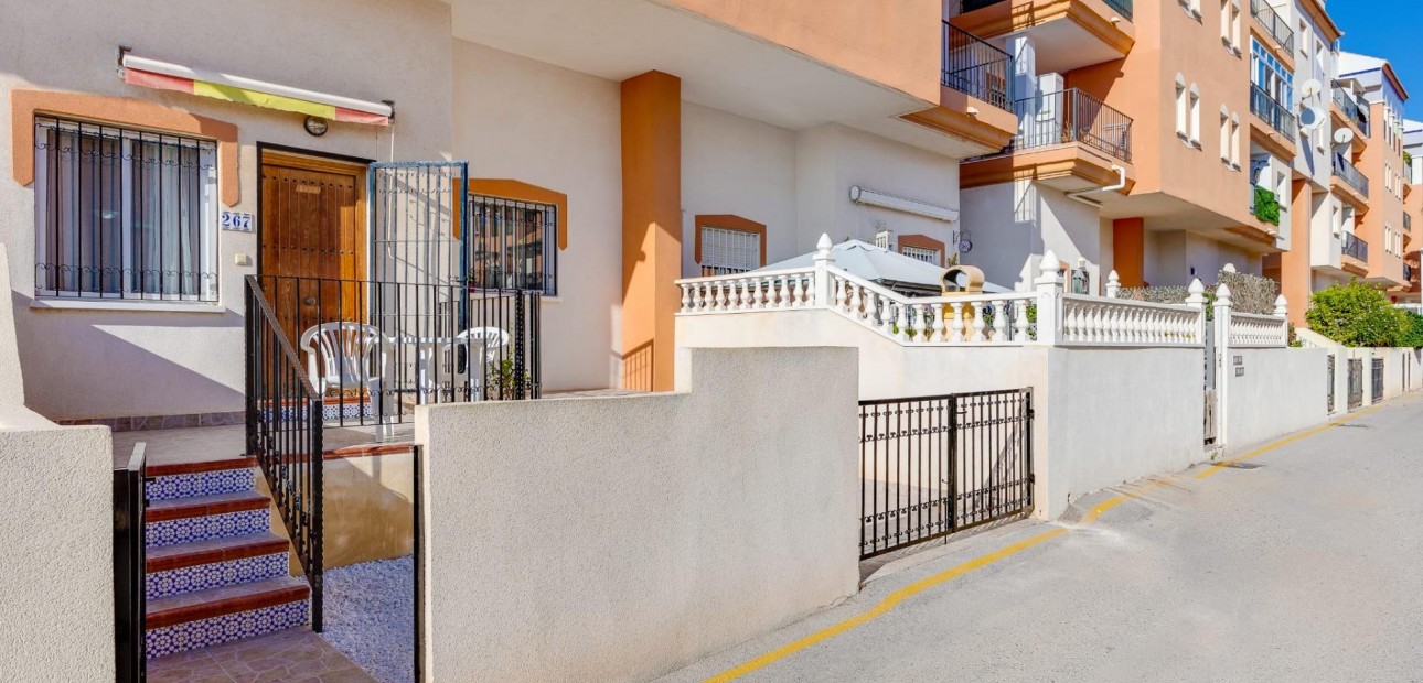 Sale - Bungalow -
Orihuela Costa - Playa Flamenca