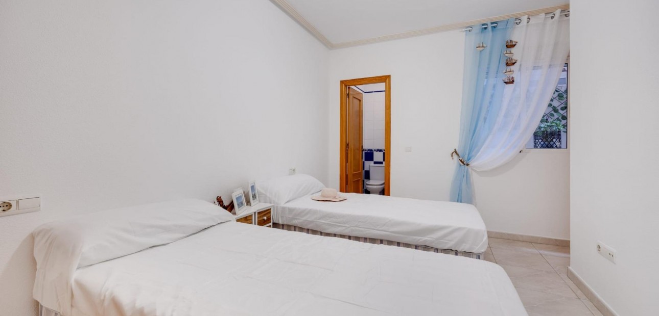 Sale - Bungalow -
Orihuela Costa - Playa Flamenca