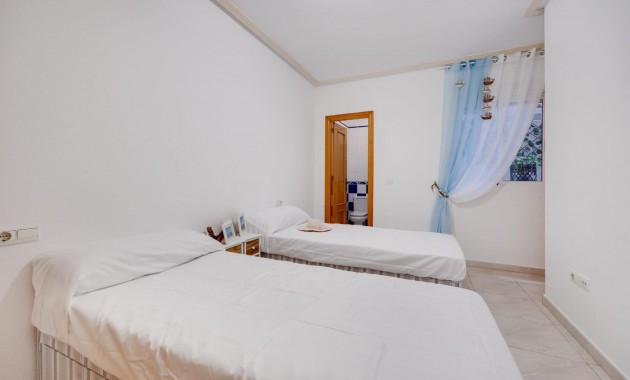 Sale - Bungalow -
Orihuela Costa - Playa Flamenca