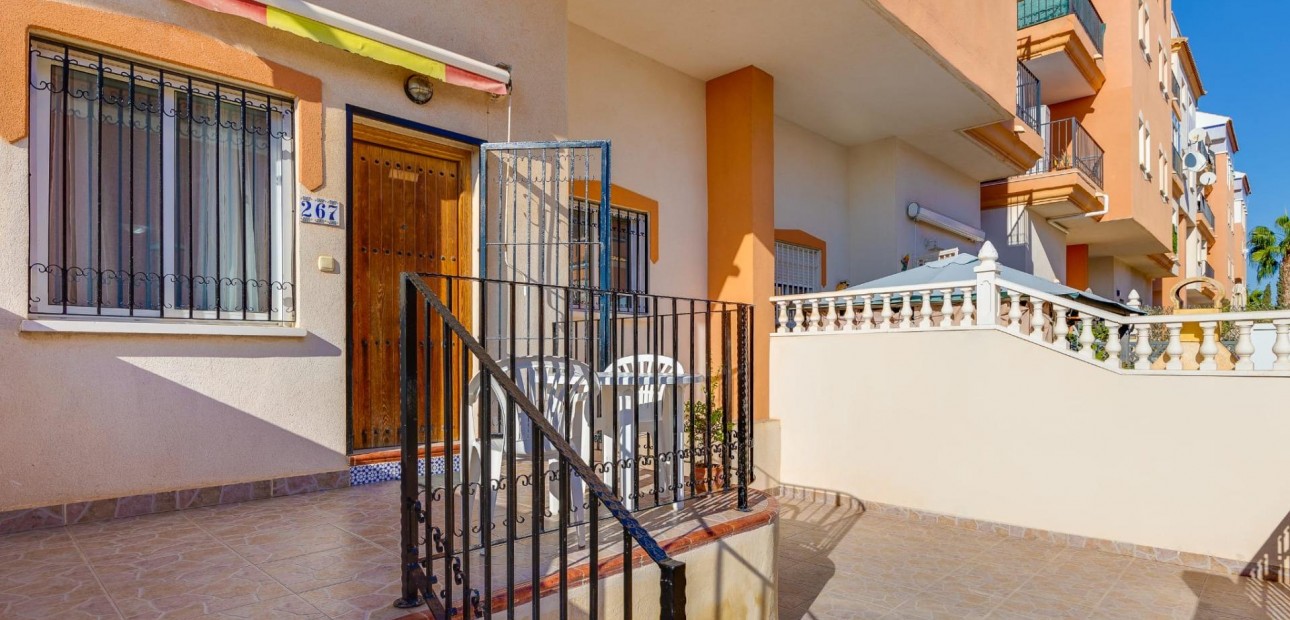 Sale - Bungalow -
Orihuela Costa - Playa Flamenca