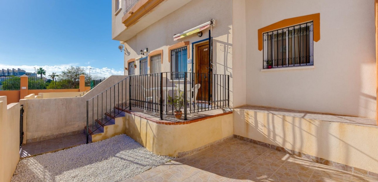 Sale - Bungalow -
Orihuela Costa - Playa Flamenca