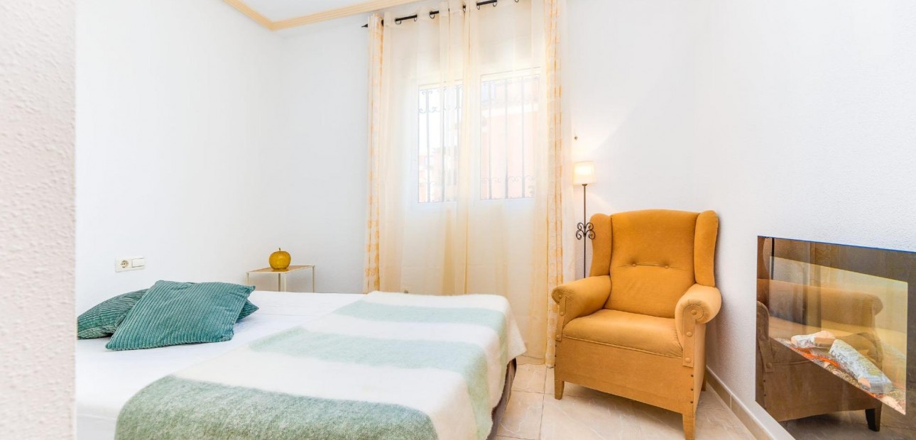 Sale - Bungalow -
Orihuela Costa - Playa Flamenca