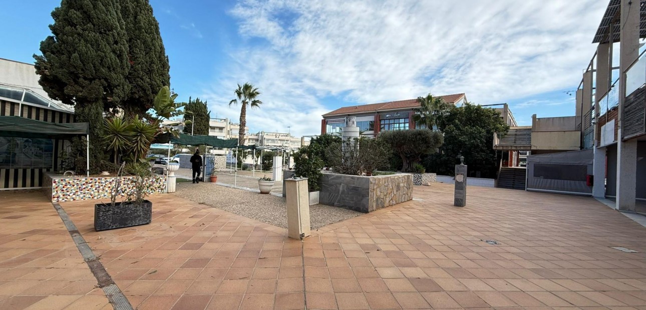 Herverkoop - Commercial Unit -
Orihuela Costa - Lomas de Cabo Roig-Los Dolses