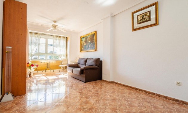 Sale - Apartment / flat -
Torrevieja - Centro