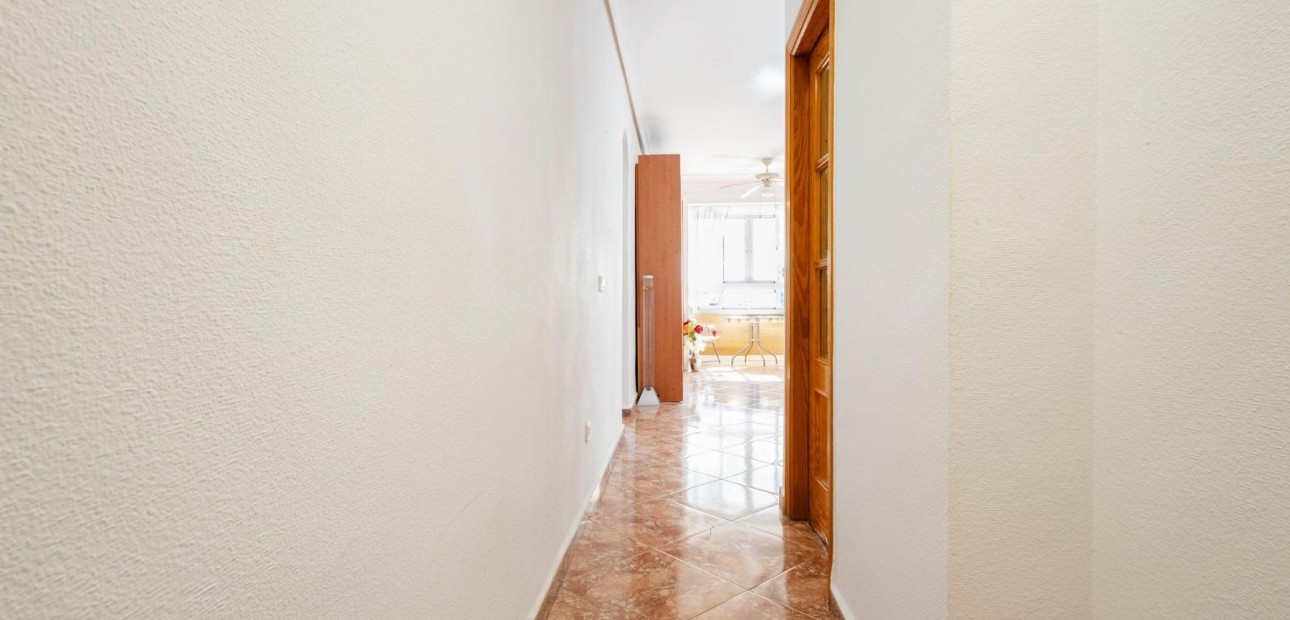 Sale - Apartment / flat -
Torrevieja - Centro