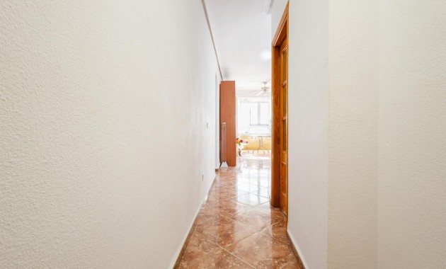 Sale - Apartment / flat -
Torrevieja - Centro