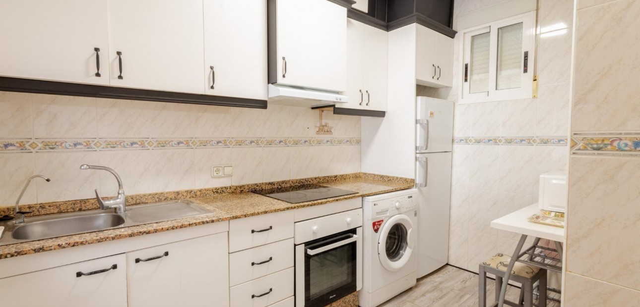 Sale - Apartment / flat -
Torrevieja - Centro