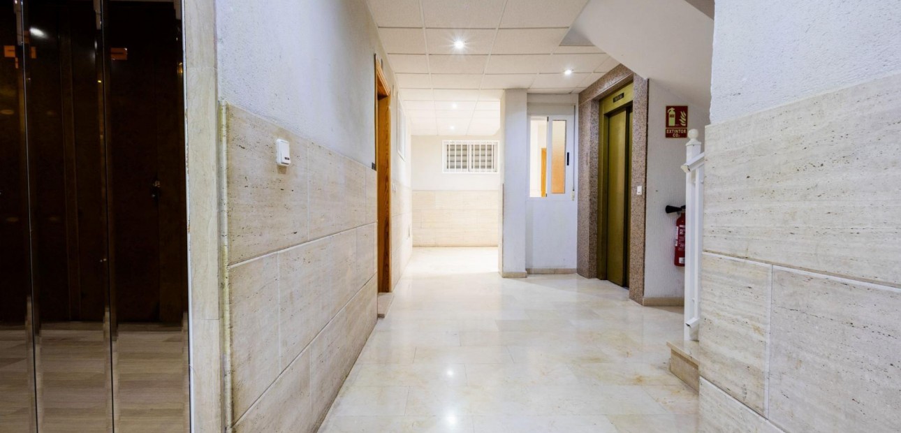 Sale - Apartment / flat -
Torrevieja - Centro