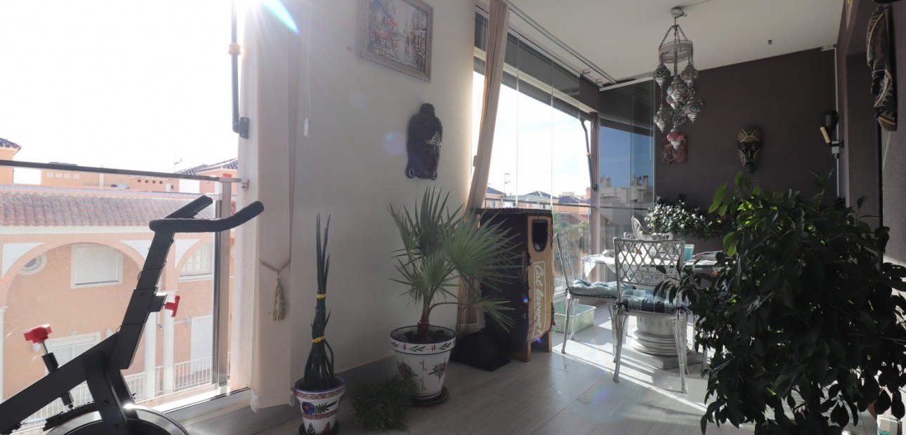 Sale - Apartment / flat -
La Mata - La Mata - Town