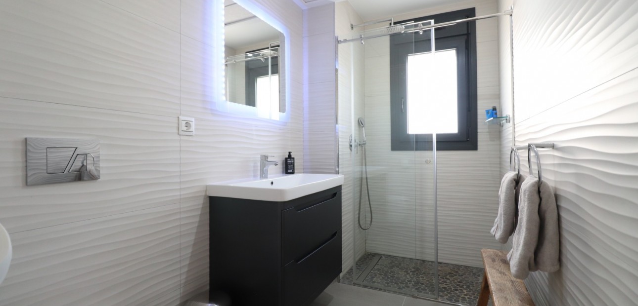 Sale - Apartment / flat -
Guardamar del Segura - Guardamar del Segura - Town