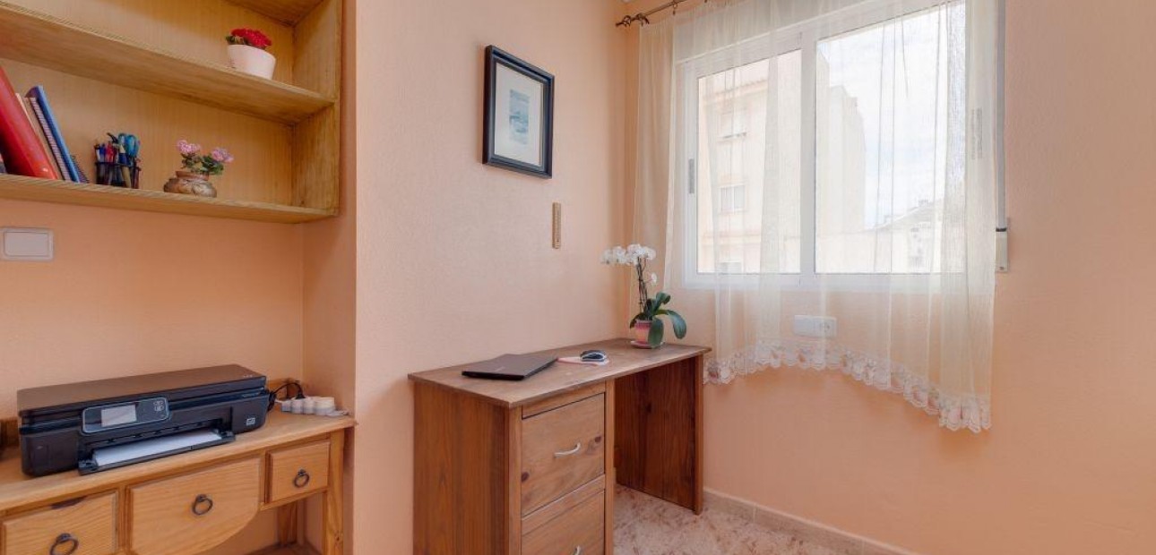 Sale - Apartment / flat -
Torrevieja - Estacion de autobuses