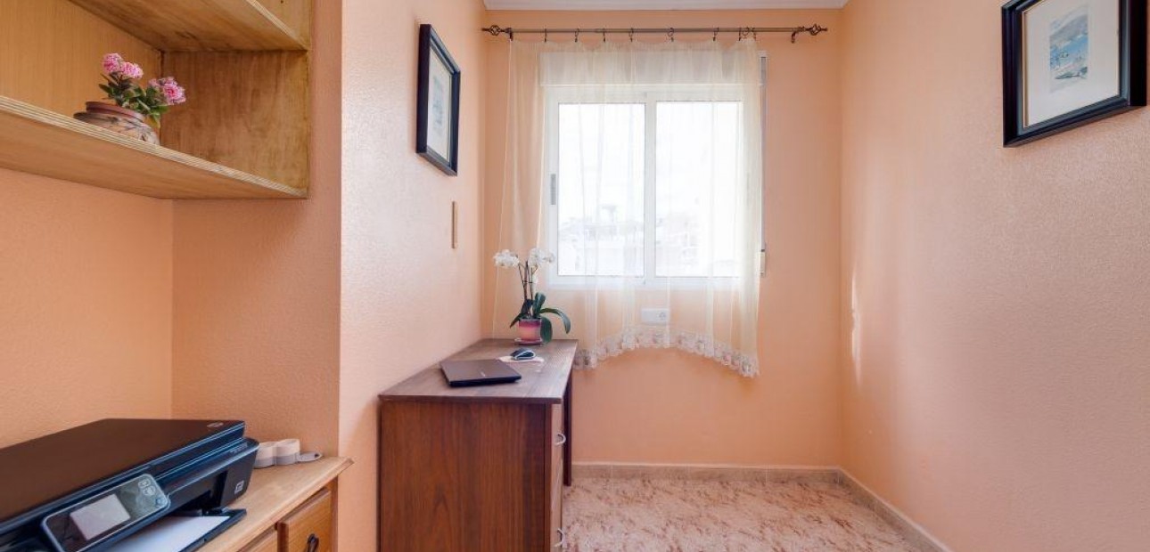 Sale - Apartment / flat -
Torrevieja - Estacion de autobuses