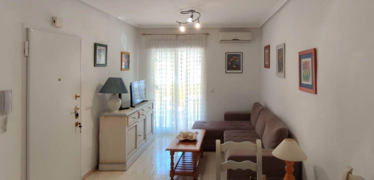 Herverkoop - Appartement / flat -
Torrevieja - Estacion de autobuses