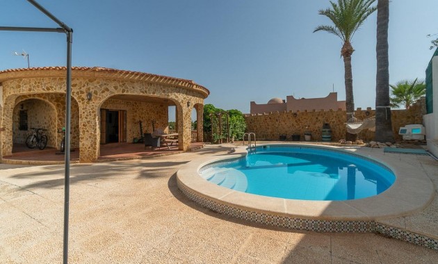 Herverkoop - Villa -
Torrevieja - Los altos