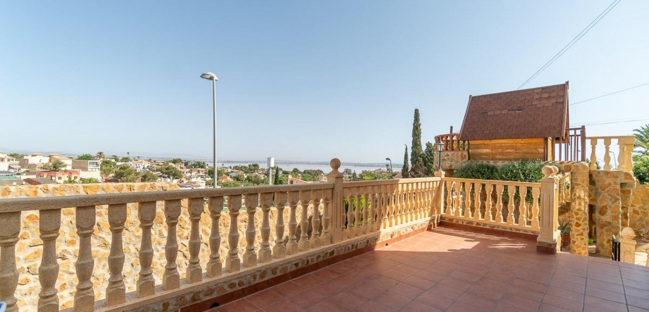 Herverkoop - Villa -
Torrevieja - Los altos