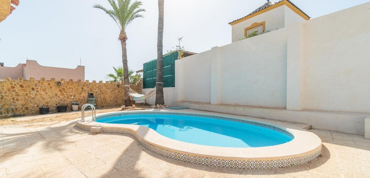 Herverkoop - Villa -
Torrevieja - Los altos