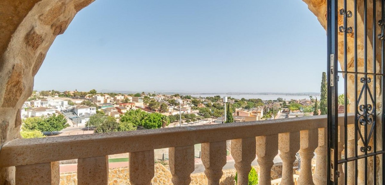 Herverkoop - Villa -
Torrevieja - Los altos