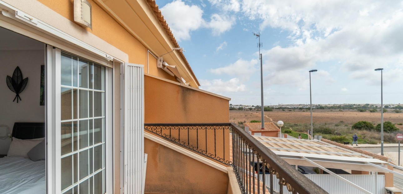 Herverkoop - Terraced house -
Orihuela Costa - Los Dolses