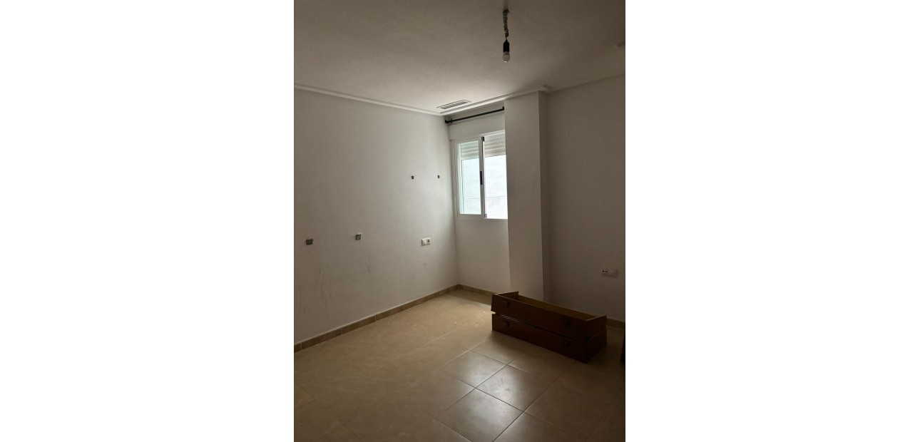 Herverkoop - Appartement / flat -
Almoradi - Centro urbano 2