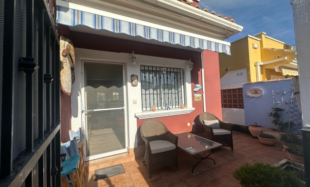 Herverkoop - Town house / semi detached -
Orihuela - Entre Naranjos Vistabella