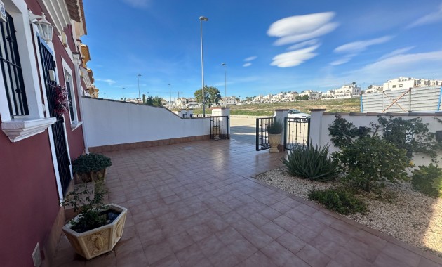 Herverkoop - Town house / semi detached -
Orihuela - Entre Naranjos Vistabella