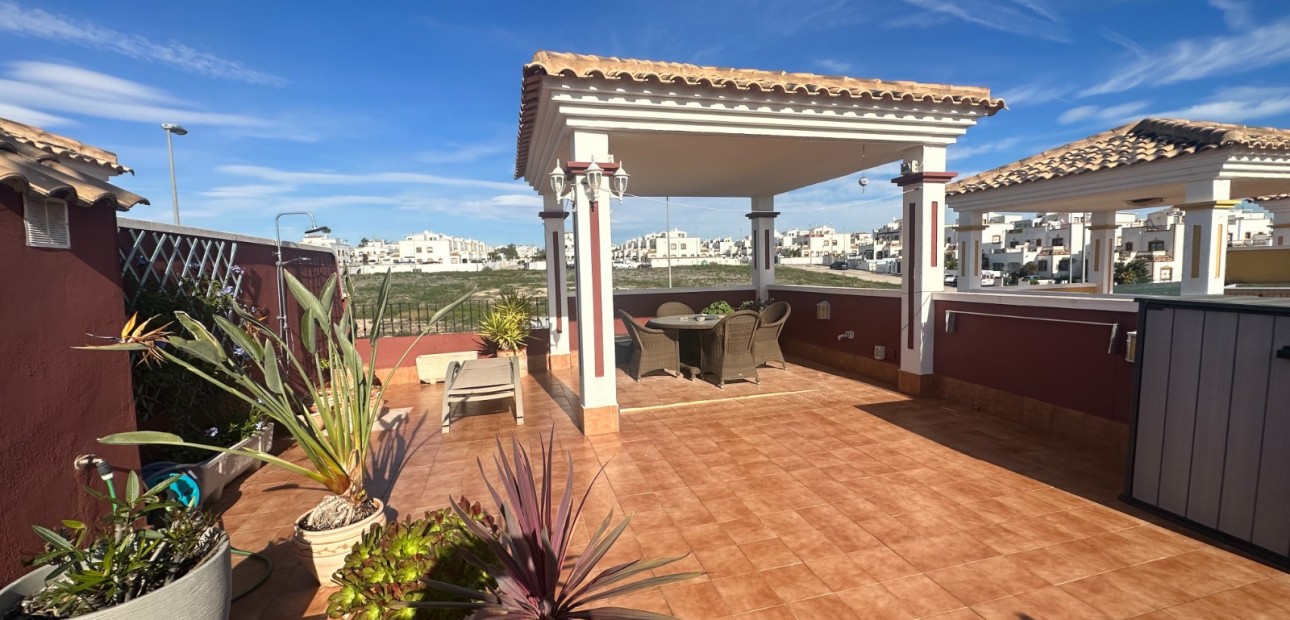 Herverkoop - Town house / semi detached -
Orihuela - Entre Naranjos Vistabella