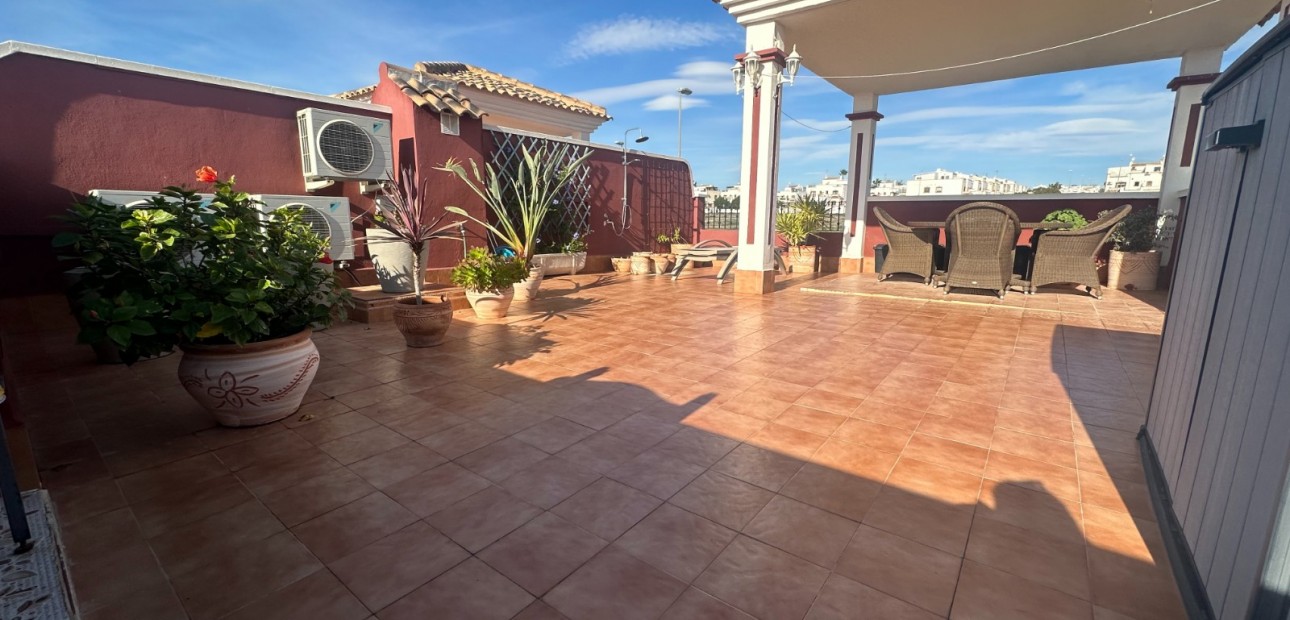 Herverkoop - Town house / semi detached -
Orihuela - Entre Naranjos Vistabella