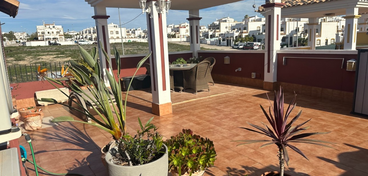 Herverkoop - Town house / semi detached -
Orihuela - Entre Naranjos Vistabella