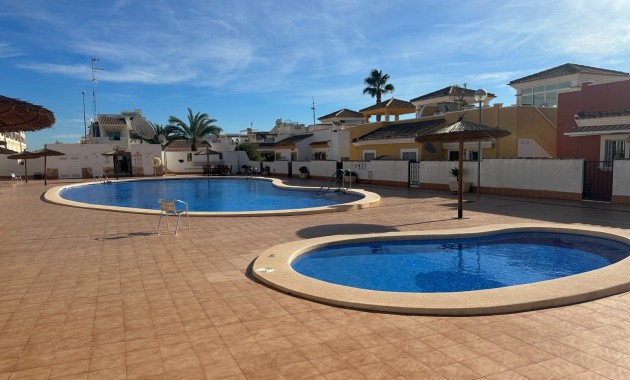 Herverkoop - Town house / semi detached -
Orihuela - Entre Naranjos Vistabella