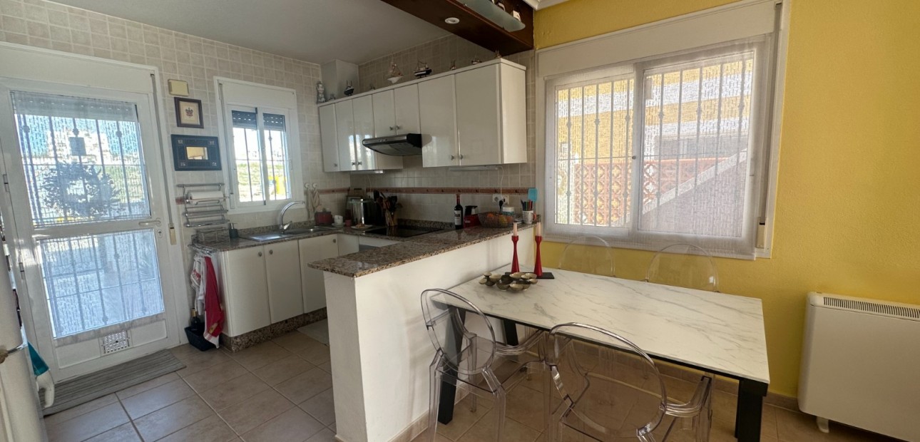 Herverkoop - Town house / semi detached -
Orihuela - Entre Naranjos Vistabella