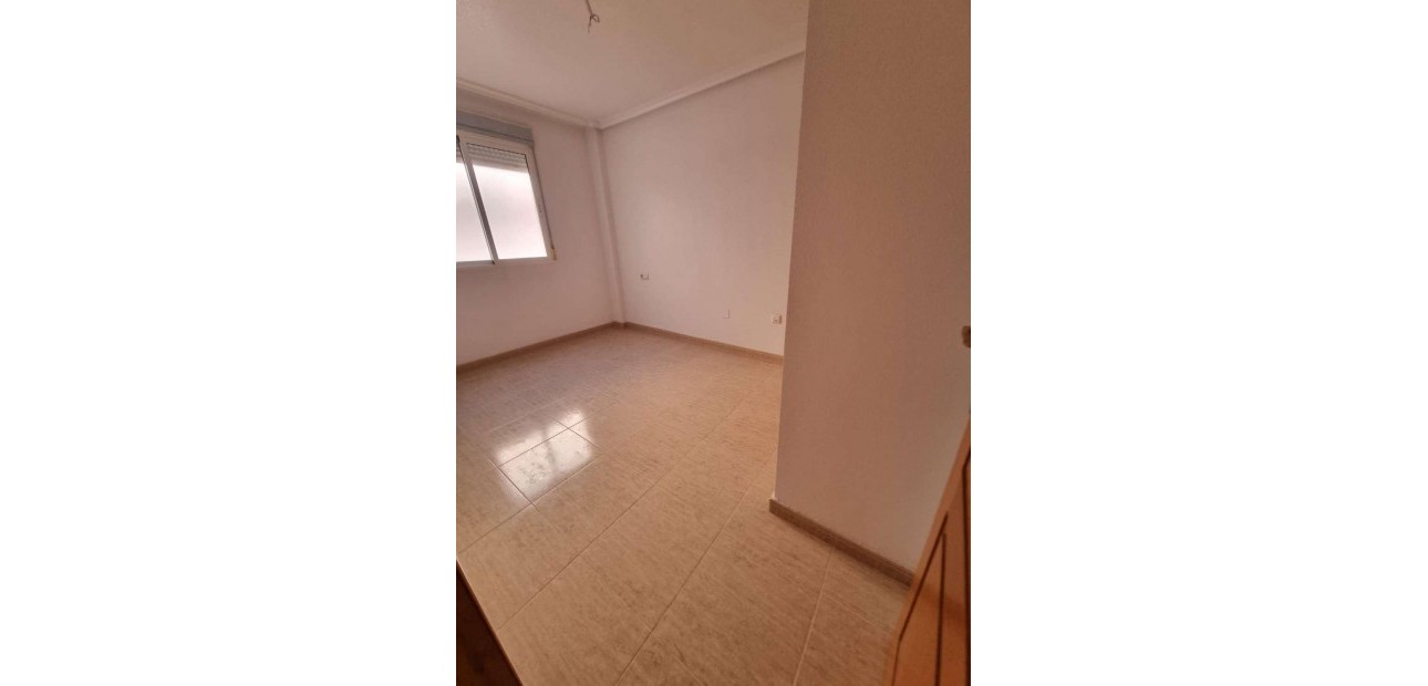 Herverkoop - Appartement / flat -
Torrevieja - Playa de los locos