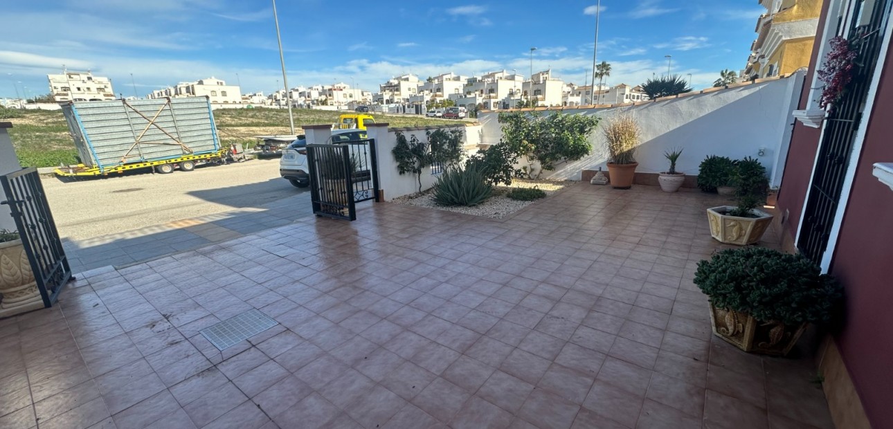 Herverkoop - Town house / semi detached -
Orihuela - Entre Naranjos Vistabella