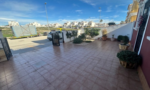 Herverkoop - Town house / semi detached -
Orihuela - Entre Naranjos Vistabella