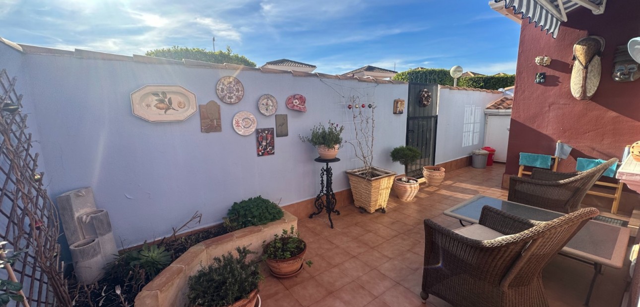 Herverkoop - Town house / semi detached -
Orihuela - Entre Naranjos Vistabella