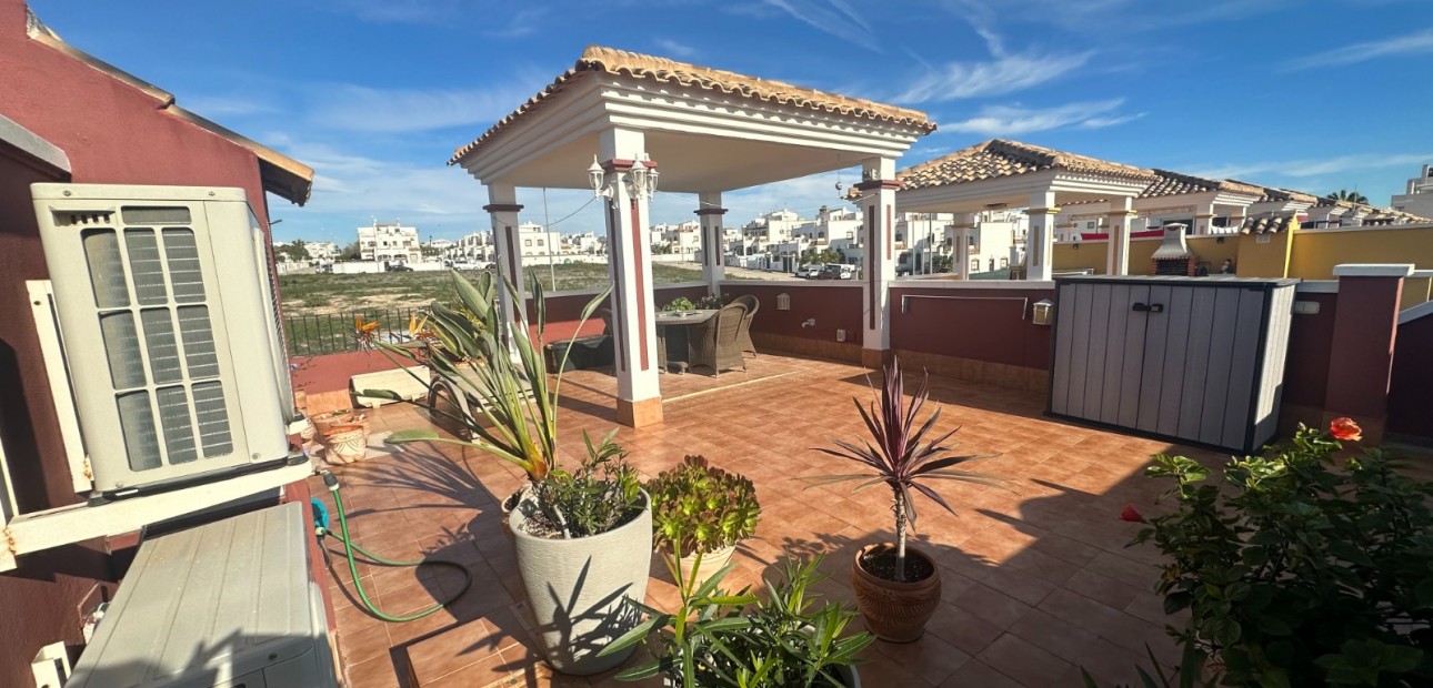 Herverkoop - Town house / semi detached -
Orihuela - Entre Naranjos Vistabella