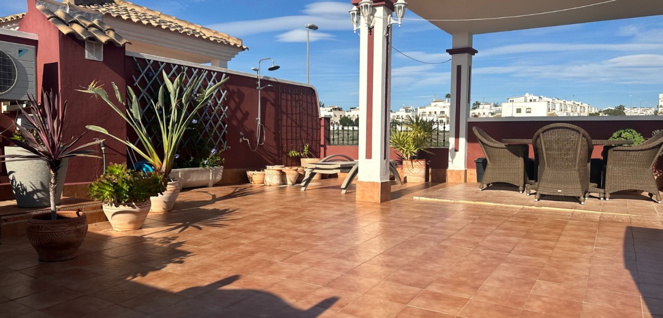 Herverkoop - Town house / semi detached -
Orihuela - Entre Naranjos Vistabella